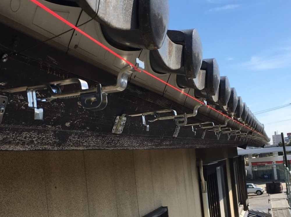 桑名市・I様邸 吊り金具勾配調整中